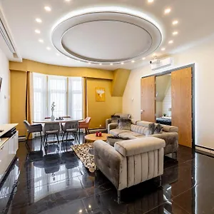 Luxury Royal By Prestige Homes Budapest
